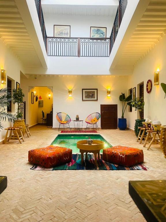 About Front Bd5CP72x